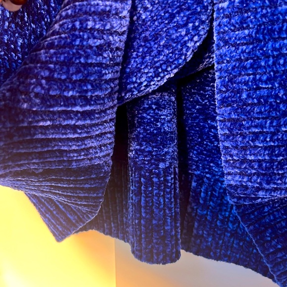 Tommy Bahama, Size XS, good for S and M, Blue, Plush Sweater Soft 100% Polyester - Picture 13 of 13